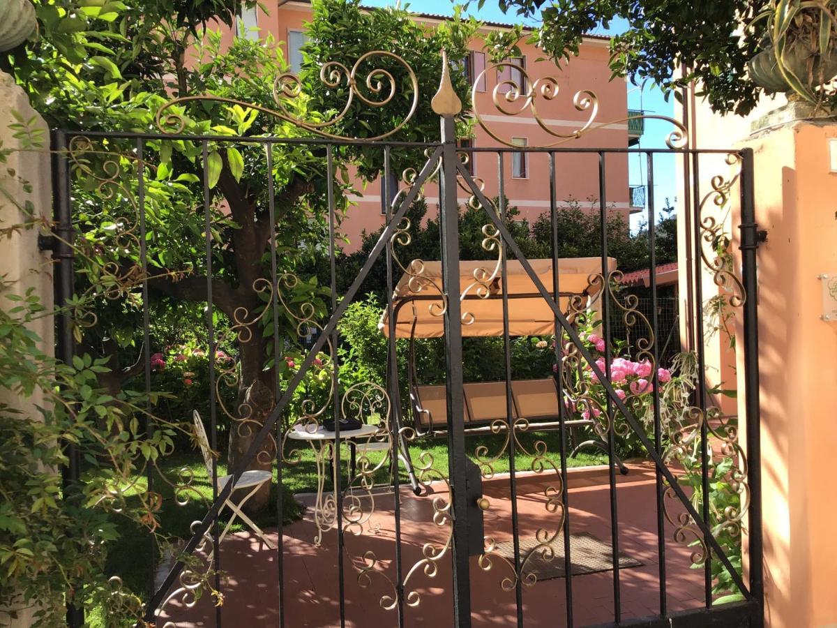 Casa Luigia Rooms Mtb In Finalborgo Bike Room Tour Ebike Trekking Финале Лигуре Экстерьер фото