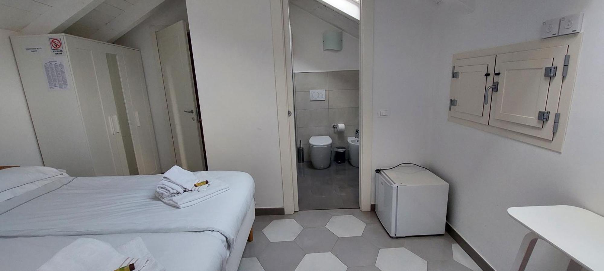 Casa Luigia Rooms Mtb In Finalborgo Bike Room Tour Ebike Trekking Финале Лигуре Экстерьер фото
