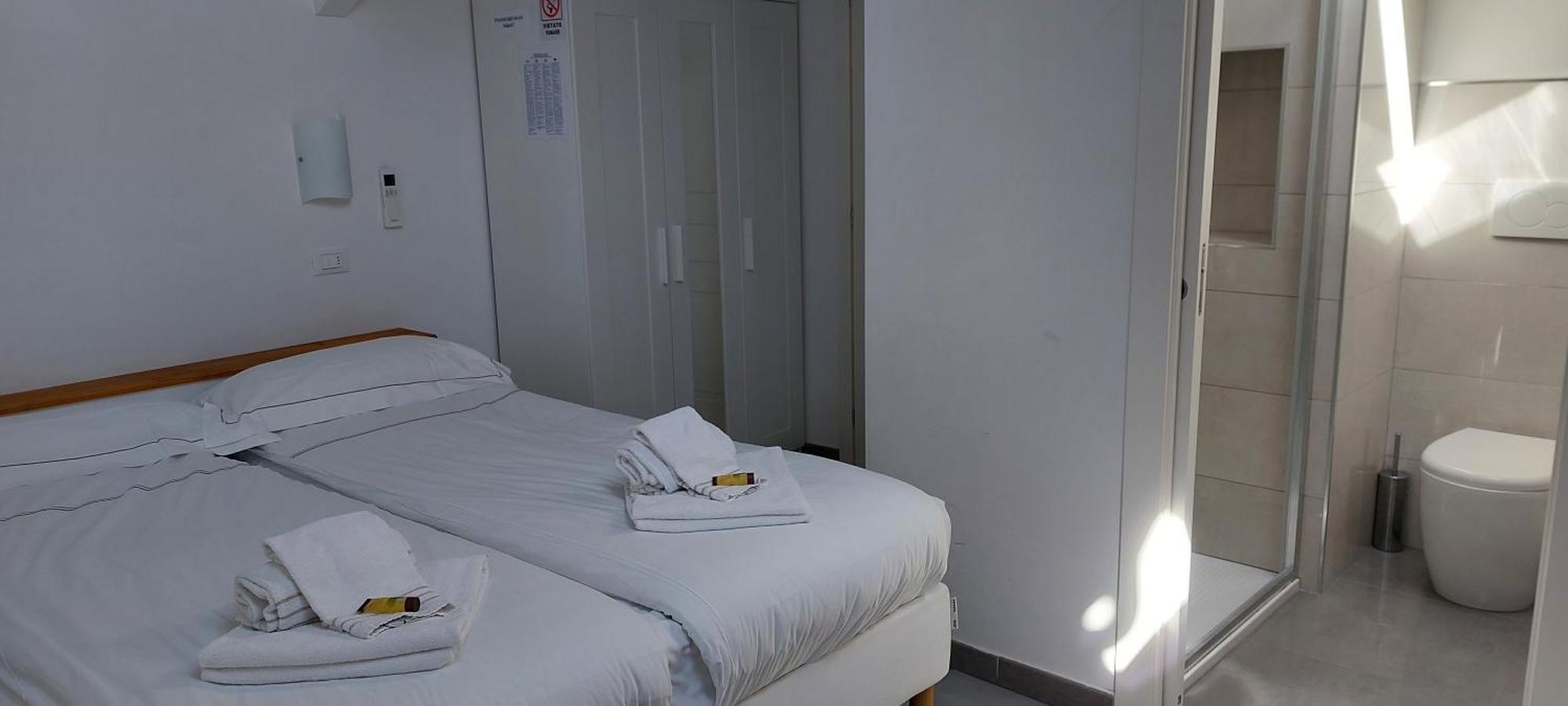 Casa Luigia Rooms Mtb In Finalborgo Bike Room Tour Ebike Trekking Финале Лигуре Экстерьер фото
